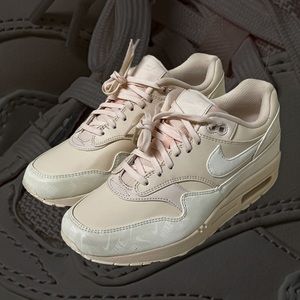 NIKE WMNS AIR MAX 1 LX GUAVA ICE [917691